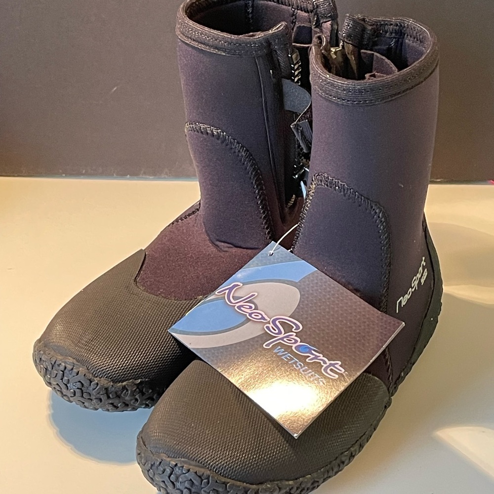 NWT NeoSport Neoprene Booties